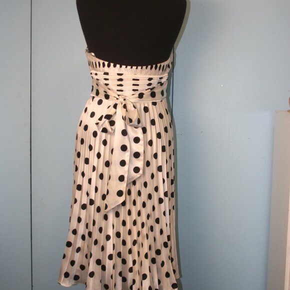 "Marilyn Munro Inspired" Dress with Pleated Skirt - Picture 8 of 10